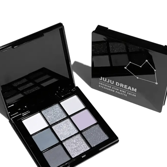 Glamour Eyeshadow Palette - Black, Silver, Gray - Picture 4 of 9
